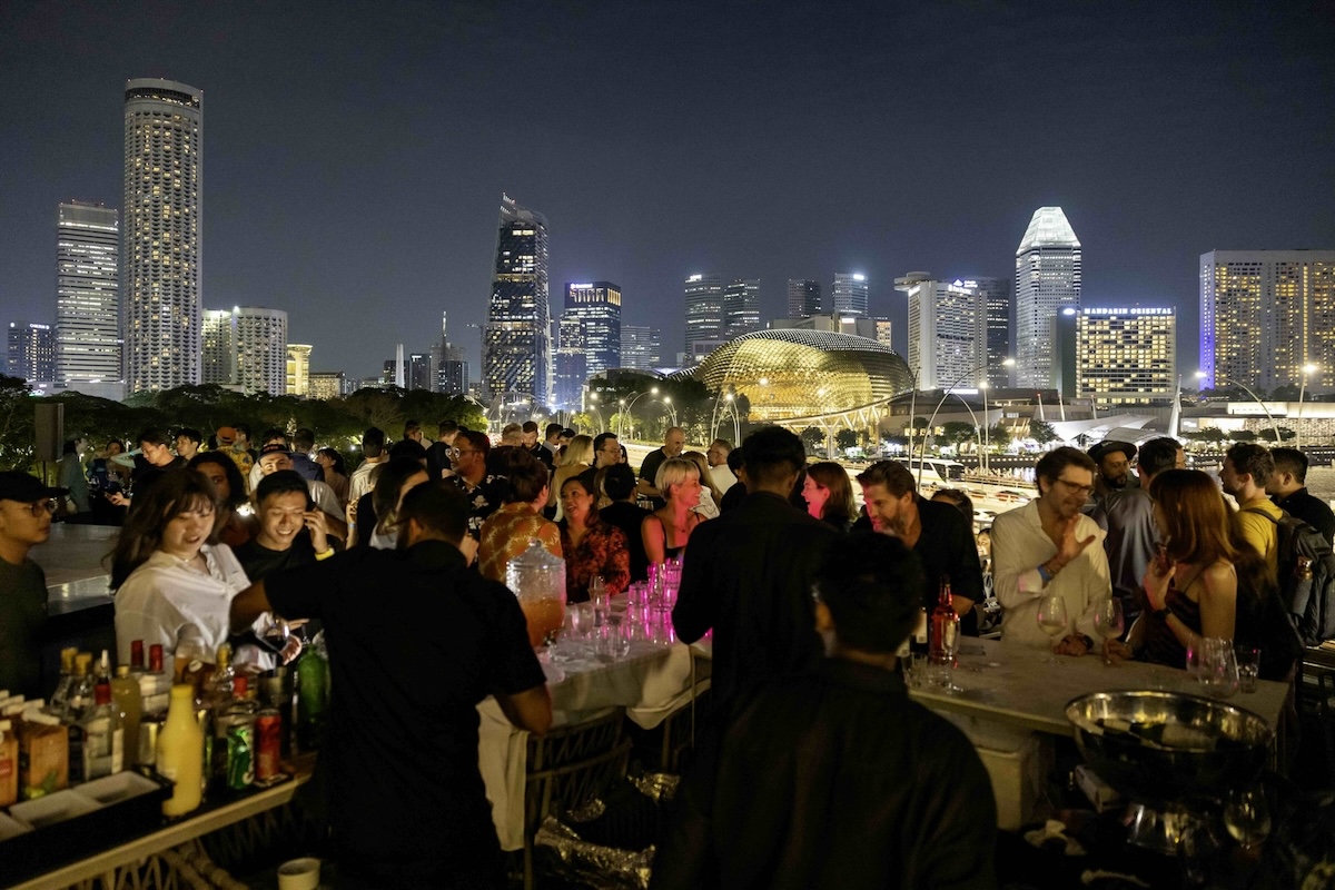 Hecklers party the night away under the Singapore skyline with the best of APAC