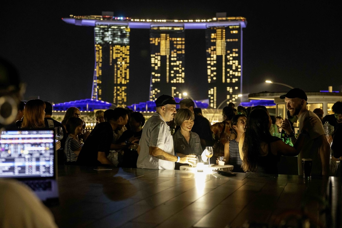 Hecklers party the night away under the Singapore skyline with the best of APAC