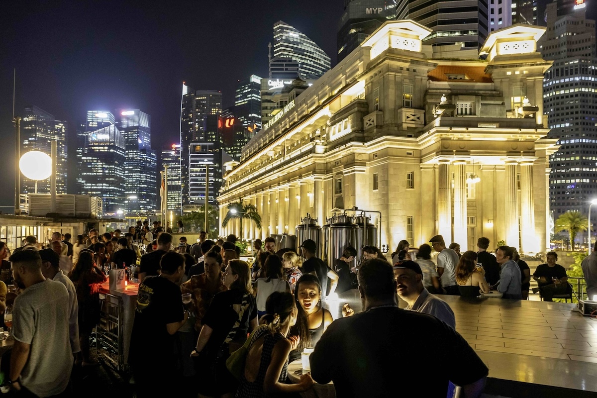 Hecklers party the night away under the Singapore skyline with the best of APAC