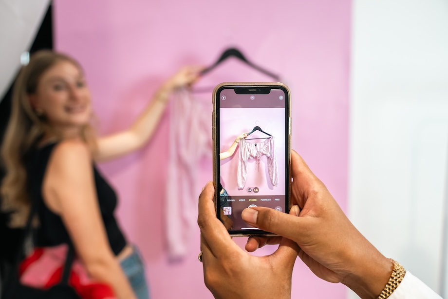Trade Me launches new pop-up laundromat ‘Secondhand Spin’ via Special PR